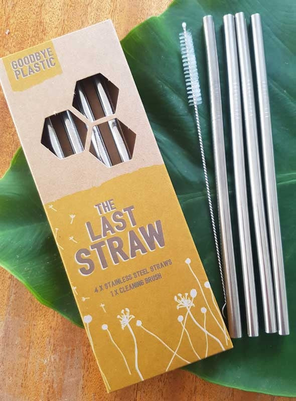 Stainless steel straws in a set of four