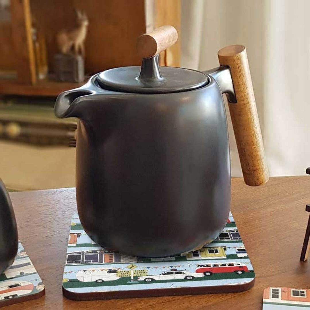 Holiday Home Tea Pot Stand Scene